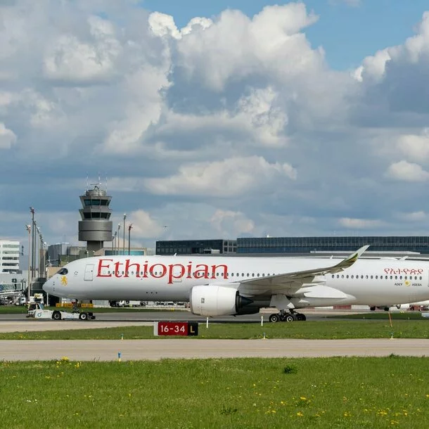 Flugzeug von Ethiopian Airlines landet verspätet.