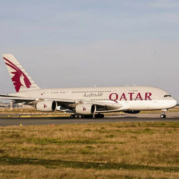 Boeing Dreamliner von Qatar Airways landet verspätet. 