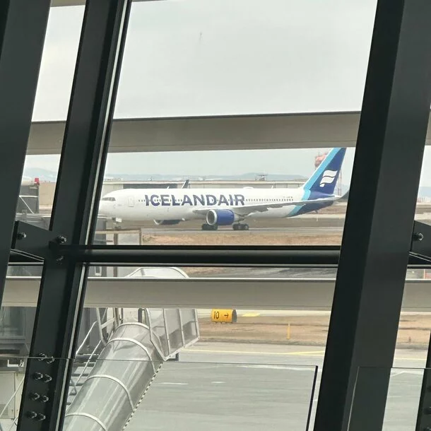 Flugprobleme mit einem Icelandair Flugzeug am Flughafen