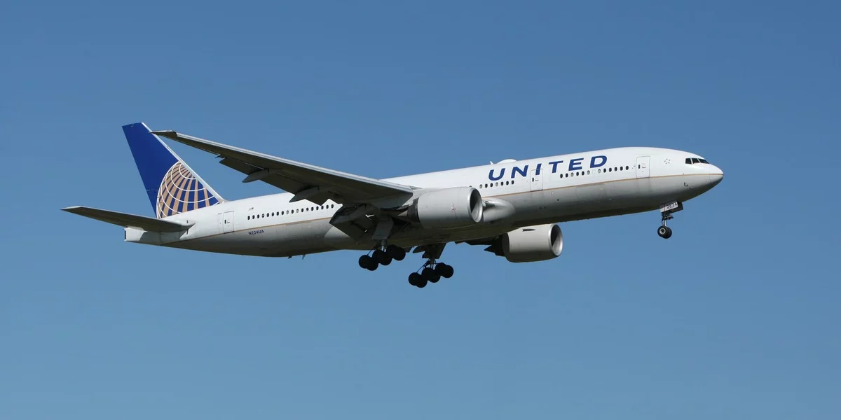 United Flug auf dem Weg in die USA. Doch warum ist der Hinflug länger als der Rückflug?