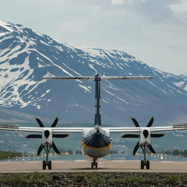 Flugzeug von Icelandair startet mit massiver Verspätung vom Flughafen Keflavik bei Reykjavik
