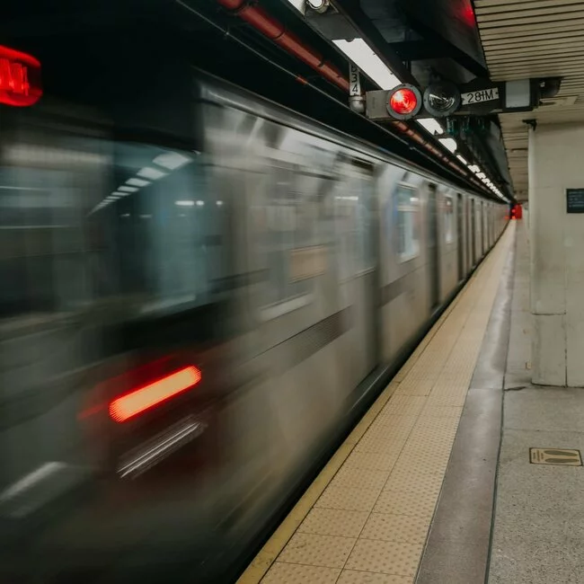New Yorker Subway und der AirTrain: Dein Weg mit öffentlichen Verkehrsmitteln vom Flughafen in die City!