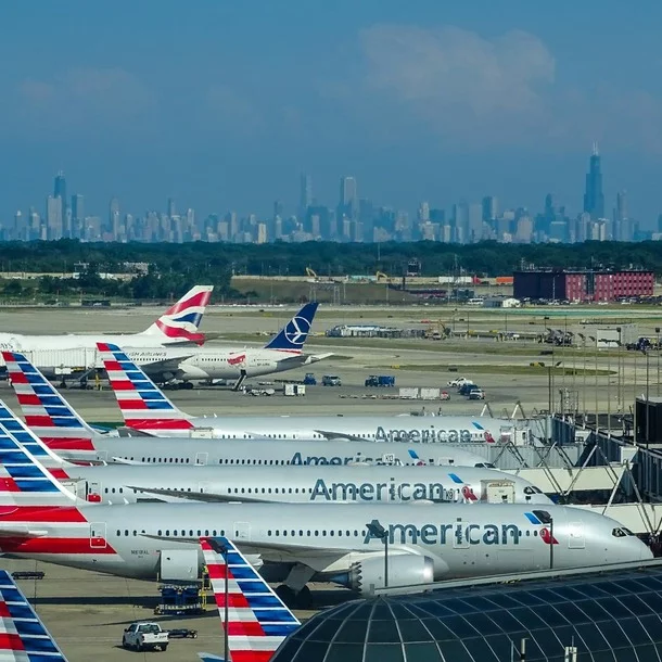 American Airlines Flugzeug - Symbol für Flugverspätung und Flugausfall