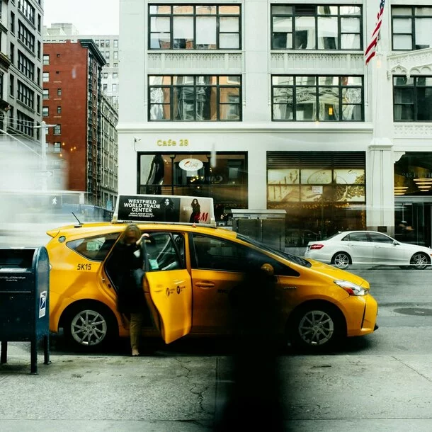 Flughafen New York: Transfer in die Stadt mit dem Taxi.