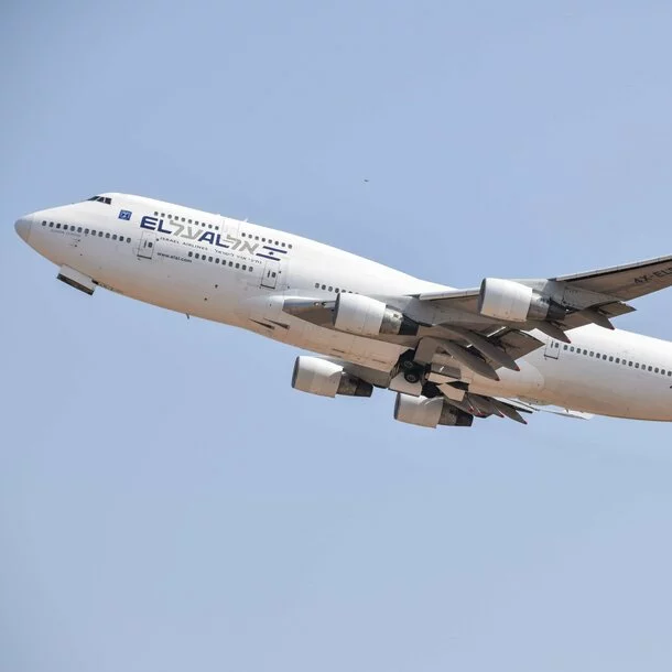 Boeing 747 von El Al startet viel zu spät aufgrund von einem technischen Defekt.