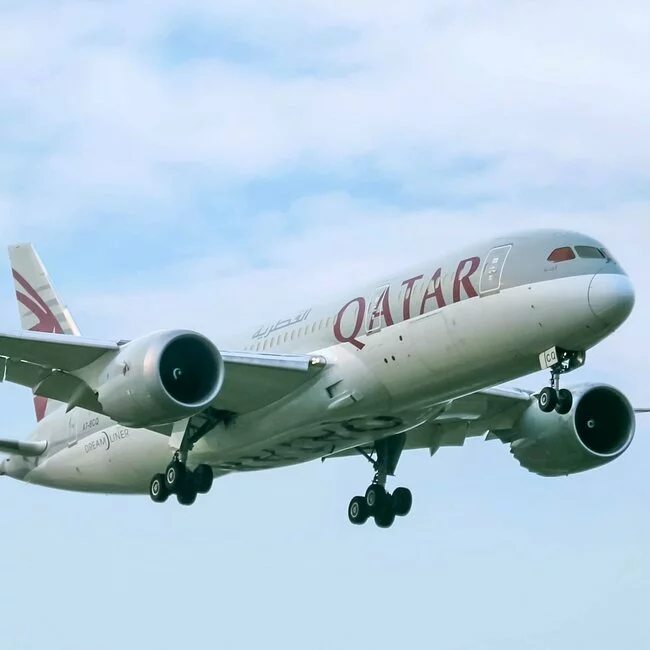Qatar Airways A 380 startet mit Verspätung vom Flughafen Frankfurt. 