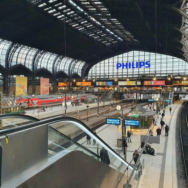 Der Hamburger Hauptbahnhof: Dein Weg mit öffentlichen Verkehrsmitteln vom Flughafen in die City!